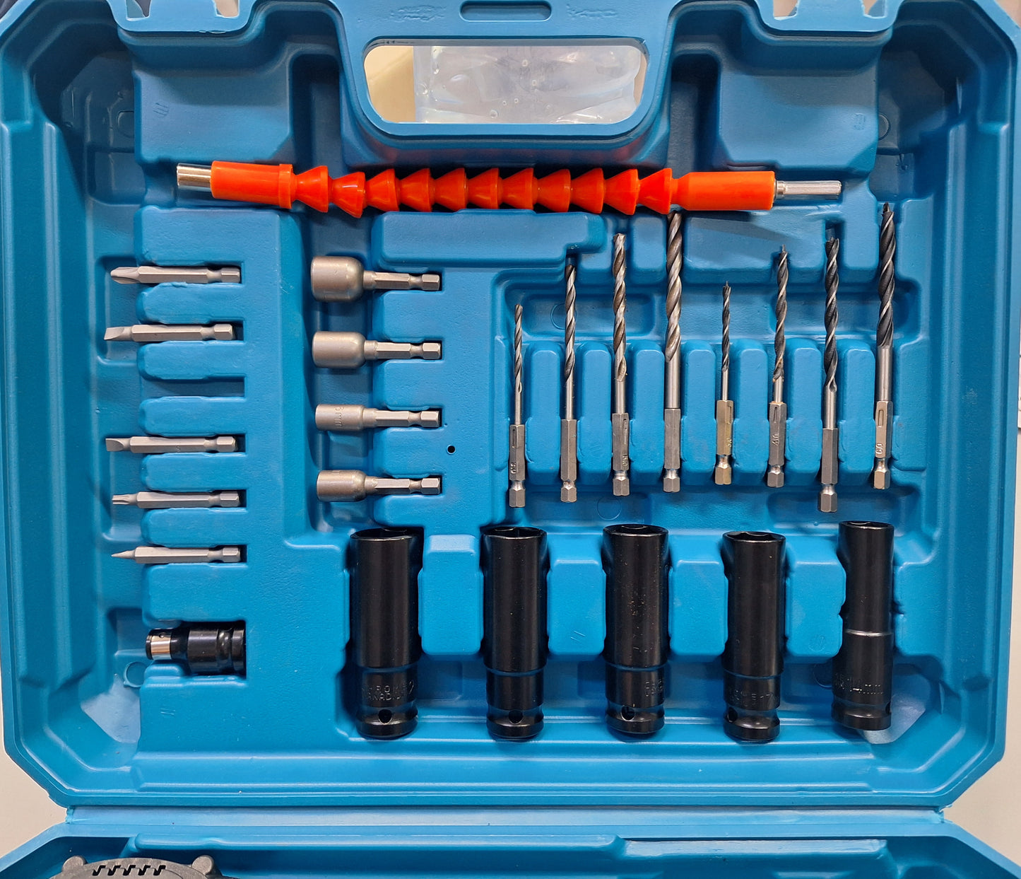 Avvitatore Impulsi con accessori
