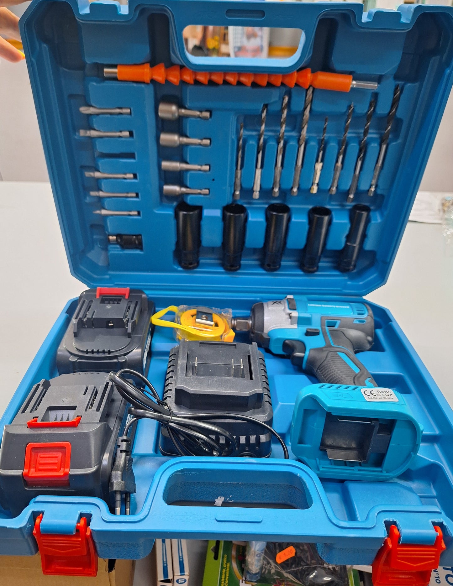 Avvitatore Impulsi con accessori