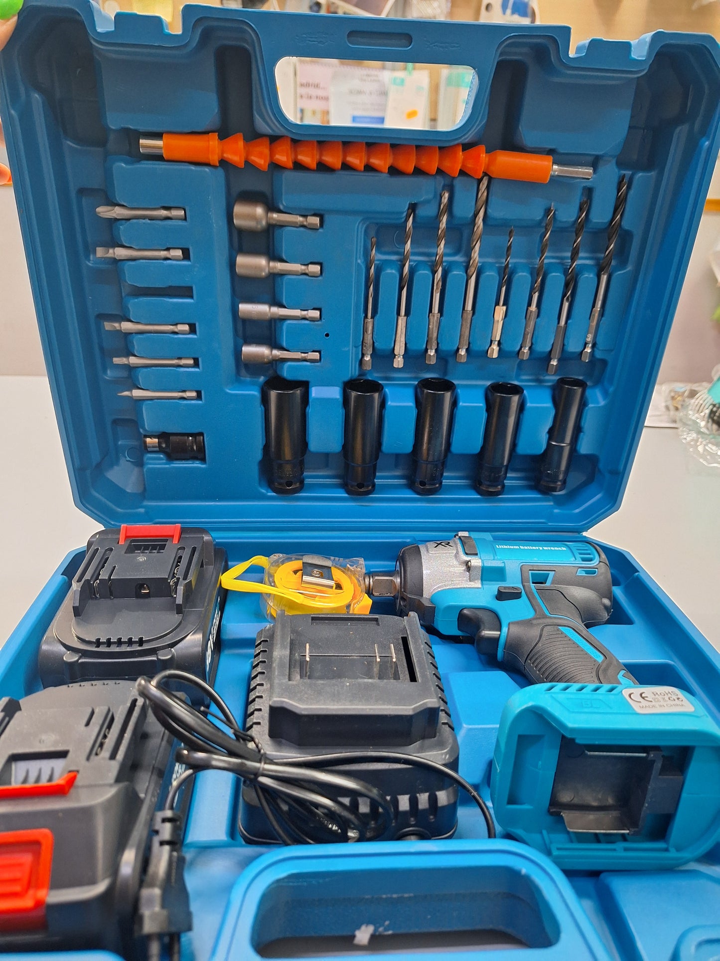 Avvitatore Impulsi con accessori