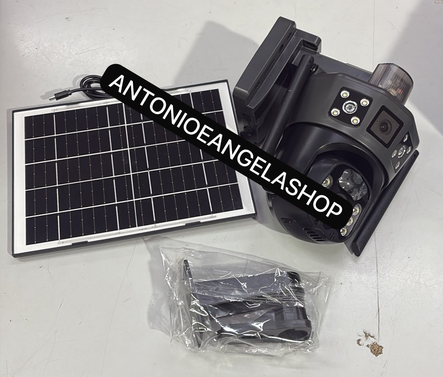 Telecamera solare con 1 pannello 4 obbiettivi con sim