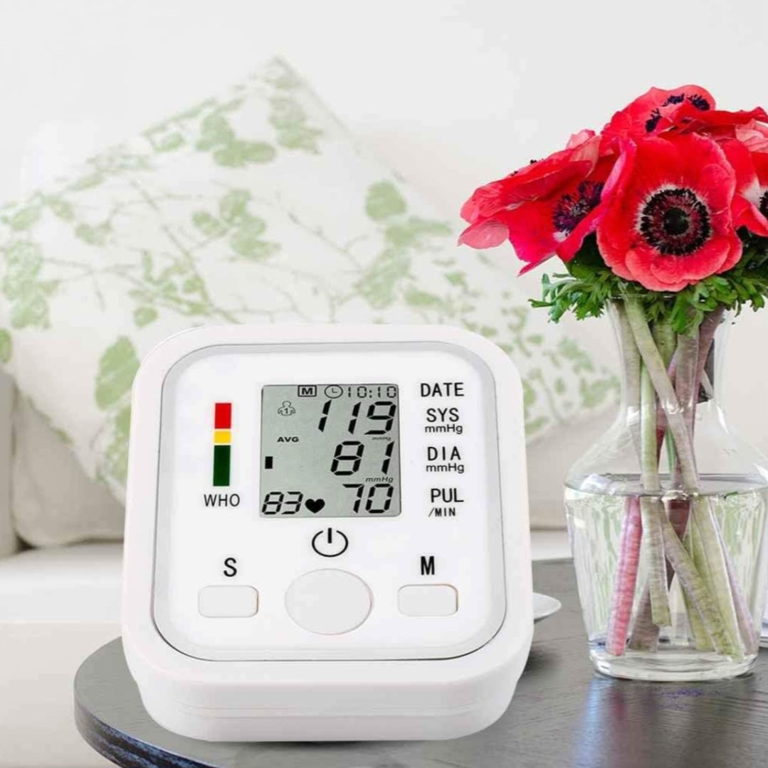 Misuratore pressione LCD digitale automatico di pressione sanguigna del polso del monitor di battimento di cuore frequenza del polso del braccio Meter pulsometro
